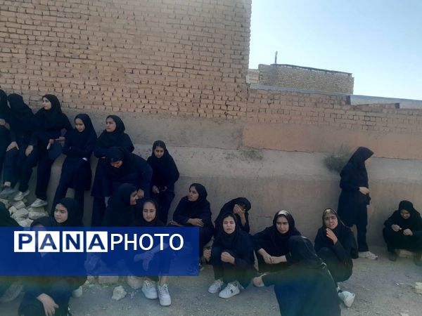 اجرای نمایش عروسکی به مناسبت هفته تربیت بدنی در دبیرستان مادرمهربان خلیل آباد