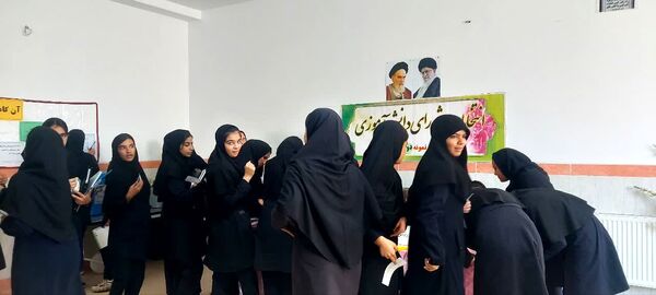 برگزاری انتخابات شورای دانش‌آموزی با هدف تعامل در مدرسه برکت خاتم