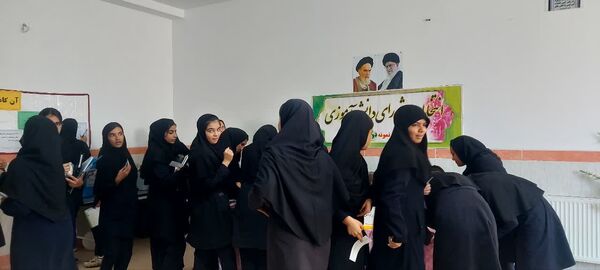 برگزاری انتخابات شورای دانش‌آموزی با هدف تعامل در مدرسه برکت خاتم