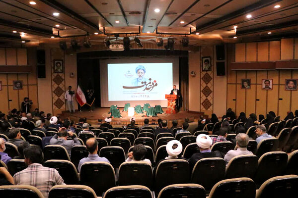 همایش ادبی هنری «مزد خدمت» در قم