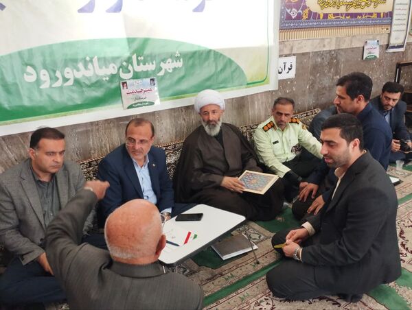 برپایی میز خدمت به‌مناسبت هفته دولت در میاندورود 