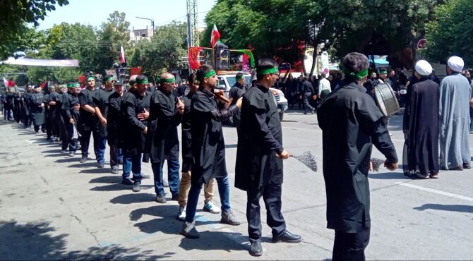 مراسم عزاداری وزنجیر زنی در روز تاسوعای حسینی