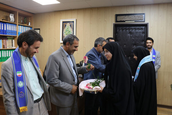 سپاس معلم در اداره آموزش و پرورش خراسان رضوی توسط دختران پیشتاز