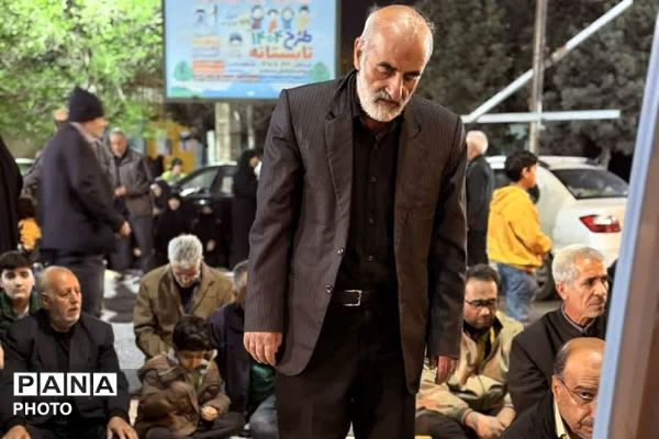 شکوه اقتدار؛ اقامه نماز استغاثه در راهپیمایی شبانه فاز۲ اندیشه 