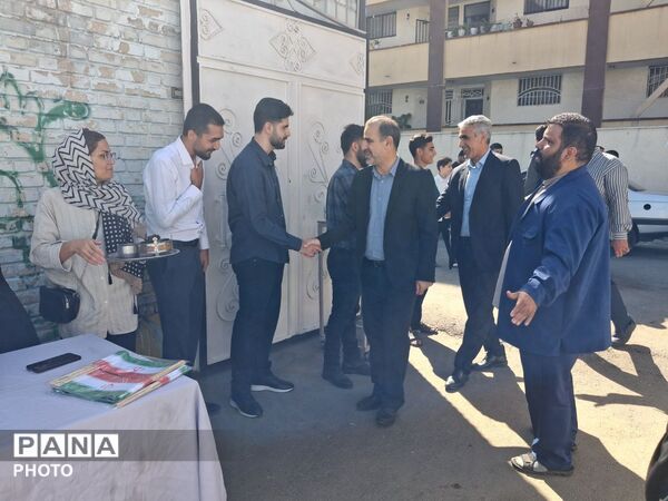 طنینِ «زنگِ مهر» در مدرسه شهدای صنف گردبافانِ منطقه ۱۶