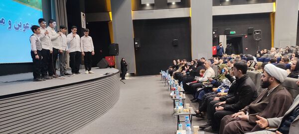 جشن پرنشاط «شکوه مادری، مهر پدری» در فرهنگسرای معلم شهرستان رباط کریم