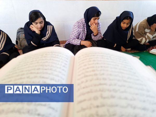 انس با قرآن در دبیرستان امامت مهدیه