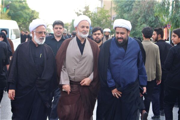 حماسه حضور نوجوانان کفن‌پوش قمی در راهپیمایی «عهد خون»