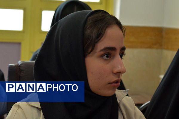 برای اولین‌بار برگزاری کافه ۵۷ در دبیرستان‌ نمونه دولتی ولایت بهارستان‌دو