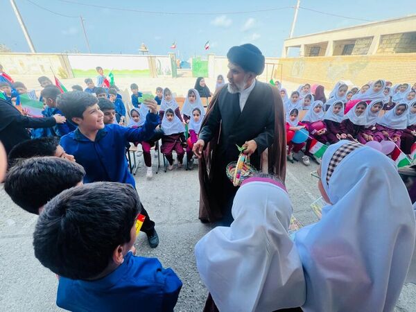 طنین «زنگ دوستی» در مدارس جاسک