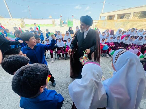 طنین «زنگ دوستی» در مدارس جاسک