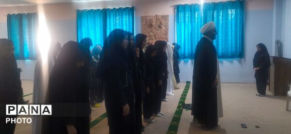 اولین مراسم نماز جماعت سال تحصیلی جدید در دبیرستان فرهنگیان 