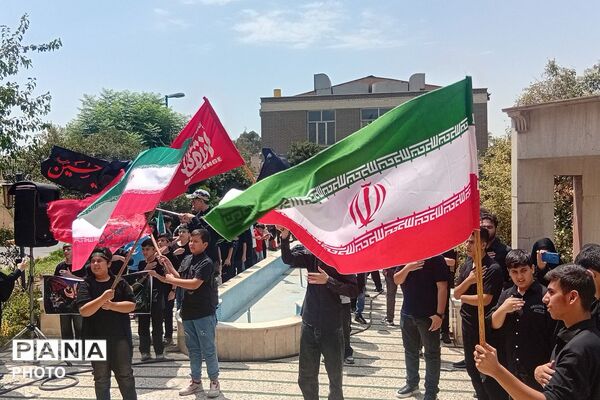 حضور دانش‌آموزان و فرهنگیان ناحیه دو شهرری در مراسم اربعین حسینی اداره کل آموزش و پرورش 
