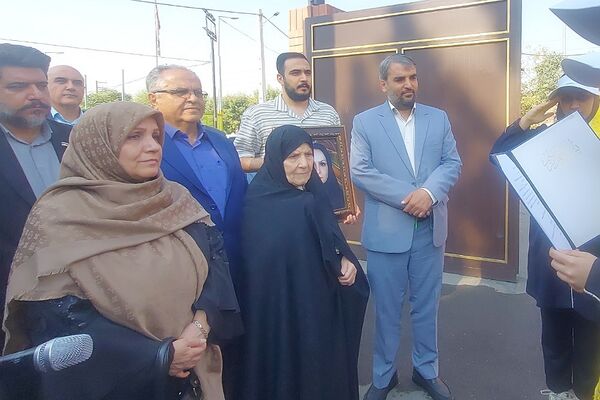 آیین بهره‌برداری از مدرسه زنده‌یاد لیلا لروند کهریزک