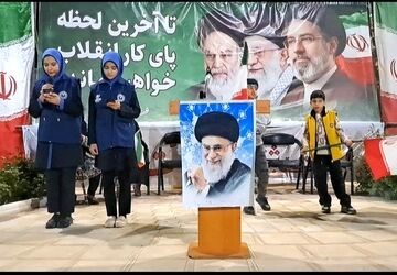 اجرای زنده نمایش خیابانی «مدرسه شجره طیبه میناب« توسط پیشتازان شهرستان راز و جرگلان
