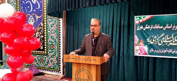 محفل انس با قران‌کریم و تجلیل از برترین‌های مسابقات فرهنگی و هنری شهرستان ملایر