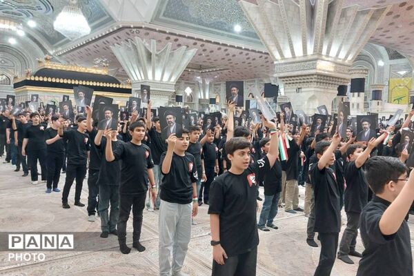 هم‌نوایی دانش‌آموزان منطقه ۵ تهران با سرود «باید برخاست» در سوگواری رهبر شهید
