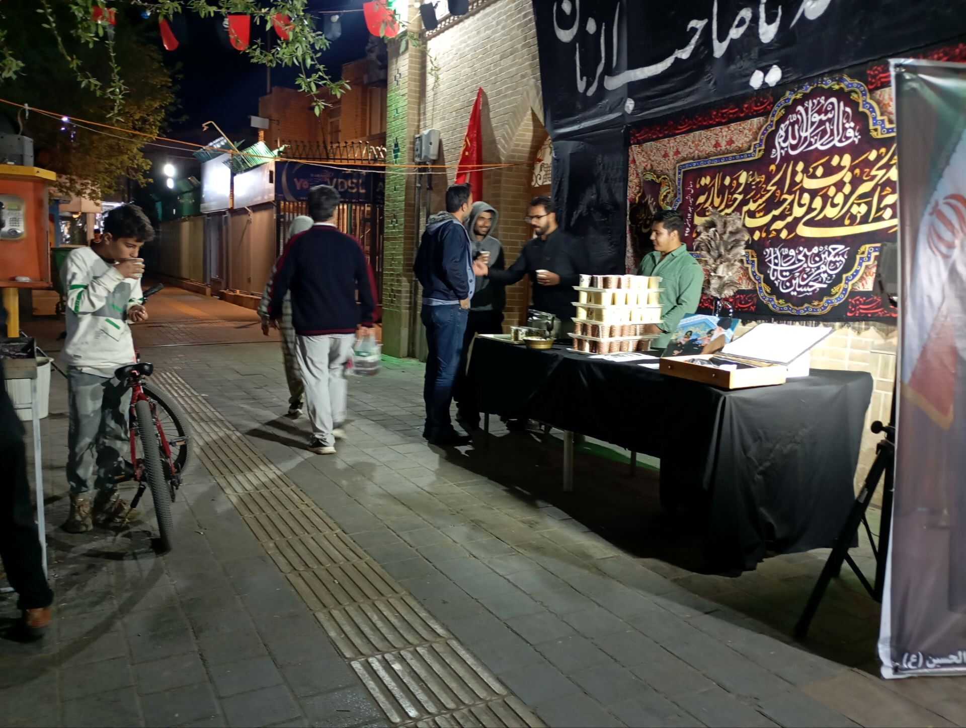 موکب چایخانه در شبهای تجمعات مردمی در نیشابور 