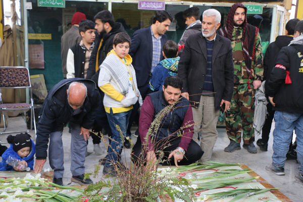 گلباران مزار شهدای گمنام قم در ایام الله دهه فجر
