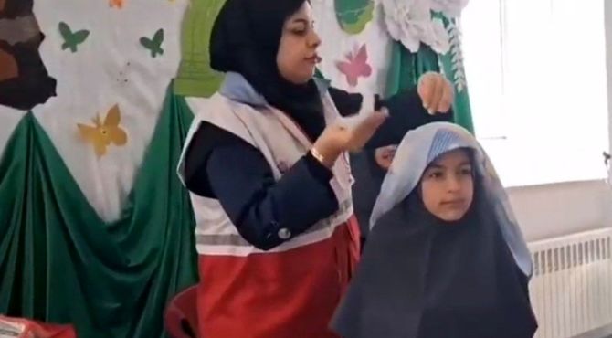 آشنایی دانش‌آموزان مدرسه علمدار حسینی تفت با کمک‌های اولیه 