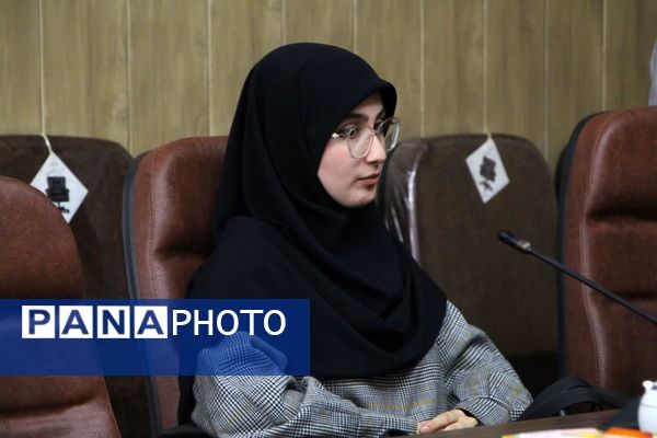 نشست نخبگان استان یزد با مسئول جهاد تبیین کشور