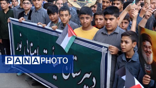  ادای احترام دانش‌آموزان و فرهنگیان شهرستان پاکدشت به مقام شامخ شهیدان مقاومت و شهید سید حسن نصرالله 