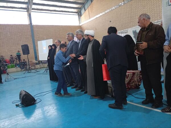 بوم و نوا صحنه تقدیر از کتاب‌دوستان فدافن