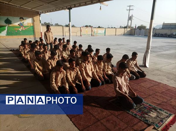 برگزاری نماز جماعت ظهر و عصر در مدرسه شهید حججی سیریک 