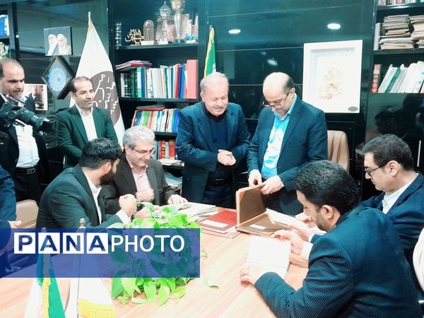 بازدید معاون وزیر و رئیس مرکز اطلاع رسانی و روابط عمومی وزارت آموزش و پرورش از مدرسه ماندگار سعادت بوشهر