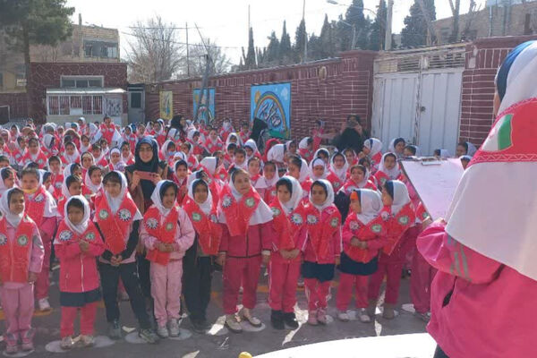 یادواره شهید حاج قاسم سلیمانی در مدرسه ۲۲بهمن دوره اول شهرستان آباده