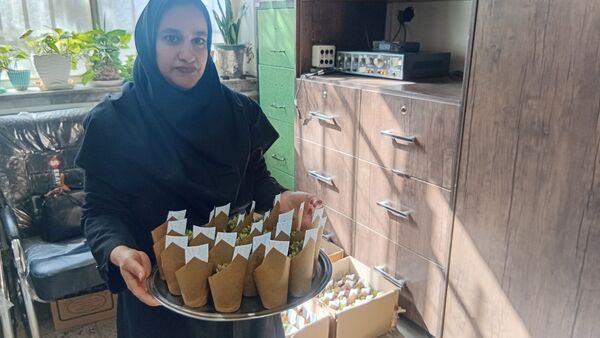 جشن‌ روز‌ دانش‌ آموز‌ در‌ دبیرستان‌ عطیه