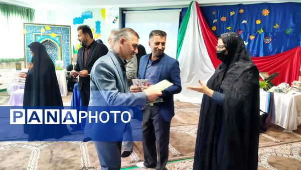 نواخته شدن زنگ هفته‌ کتاب و کتابخوانی در دبستان ابوعلی‌سینا شهرستان فیروزکوه 