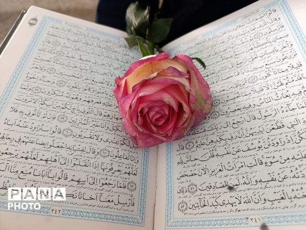 طنین قرآن، عترت و نماز در مشهدمرغاب