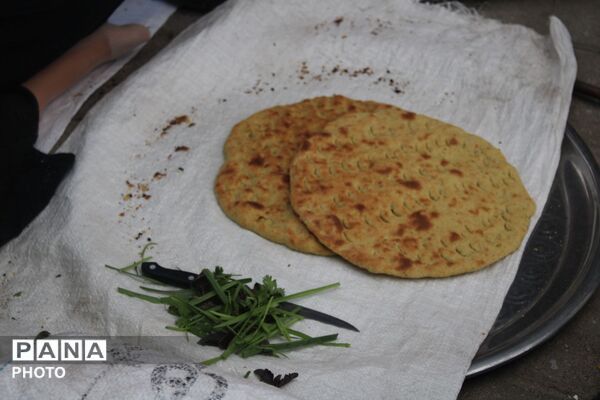 قسمت اول از مستند میزبان عشق خیمه‌الزهرا در پارک زائر؛ از پخت نان تا شربت‌خانه‌ای به وسعت عشق 