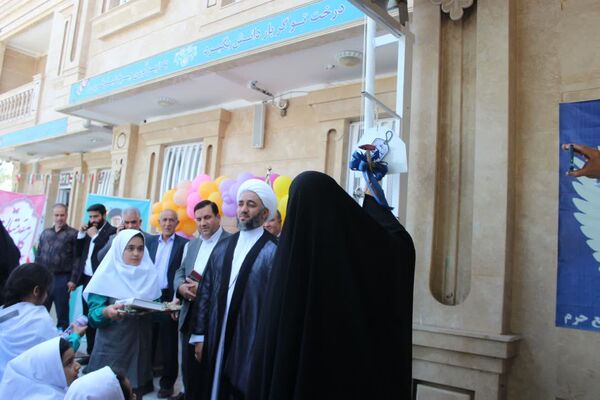 نواخته شدن زنگ مهر در شهرستان بم 