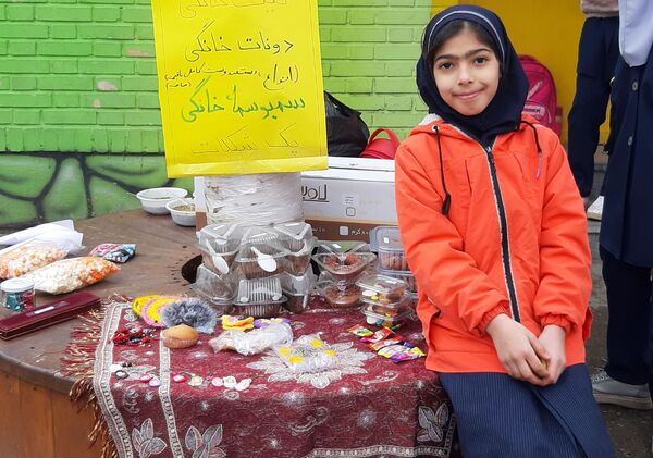 برپایی بازارچه نوروزی در دبستان شهید عباسی مشهد