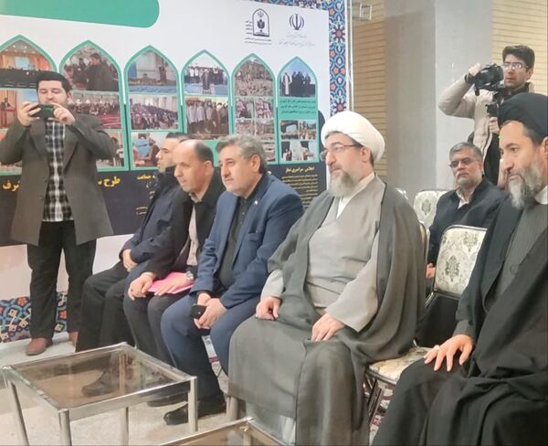 بازدید نماینده ولی فقیه در استان آذربایجان شرقی از نمایشگاه قرآن و عترت
