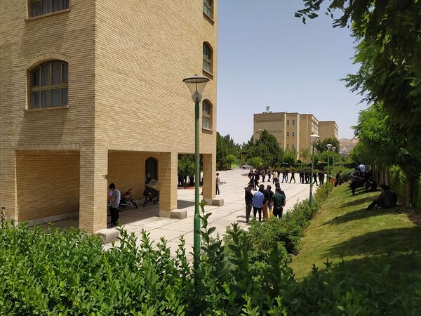 رقابت داوطلبان کنکور رشته تجربی در دانشگاه قم