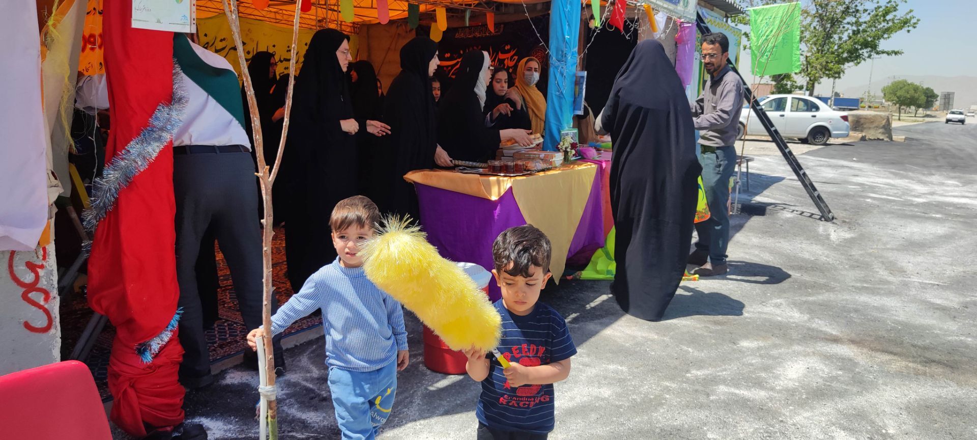 همکاری دانش آموزان خادمیار دبستان ضحی۲ با چایخانه دانش آموزی حضرت رضا(ع) شیروان