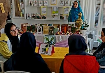 کافه‌کتاب در دبیرستان شاهد فارسان برگزار شد