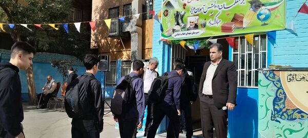 جشن شروع سال تحصیلی در دبیرستان شهدای انقلاب اسلامی ناحیه ۳ کرج