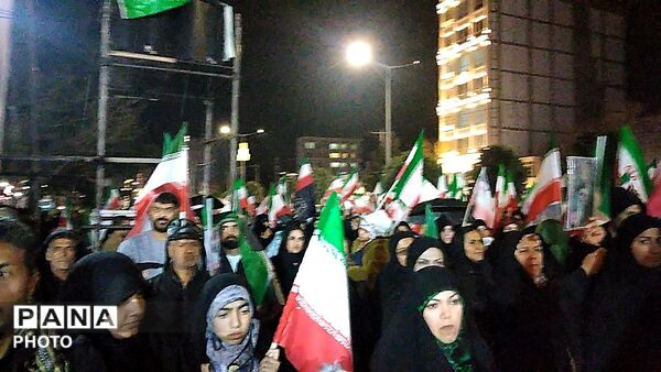  اجتماع پر شور مردم به همراه زنجیر زنی در بلوار فضل