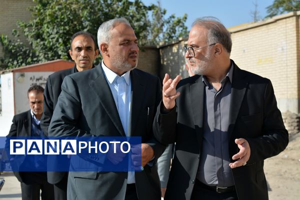 بازدید مدیران‌کل آموزش و پرورش و سازمان نوسازی مدارس استان تهران از زمین چمن روستای اورین