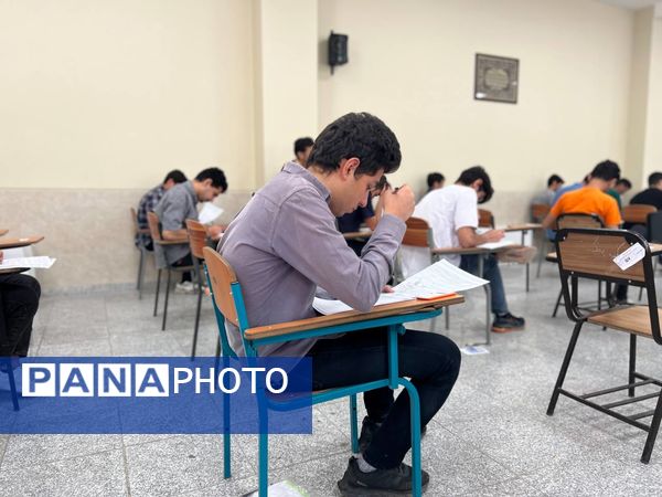 حال و هوای امتحانات نهایی در حوزه‌های دبیرستان‌های اصفهان