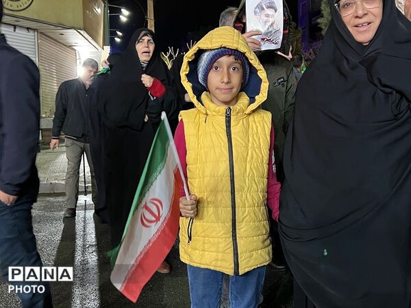 حضور باشکوه مردم کرج در شب بیست و هفتم