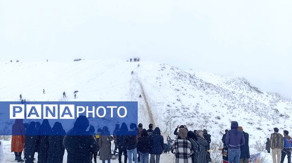  برف بازی مردم نیشابور در روستای برف ریز 
