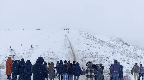  برف بازی مردم نیشابور در روستای برف ریز 