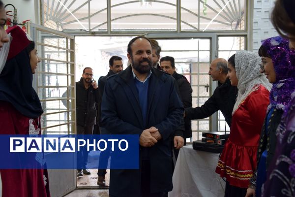 جشن مدرسه‌ای «ایرانمون» در هنرستان هفده شهریور ناحیه ۱ کرج