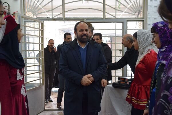 جشن مدرسه‌ای «ایرانمون» در هنرستان هفده شهریور ناحیه ۱ کرج