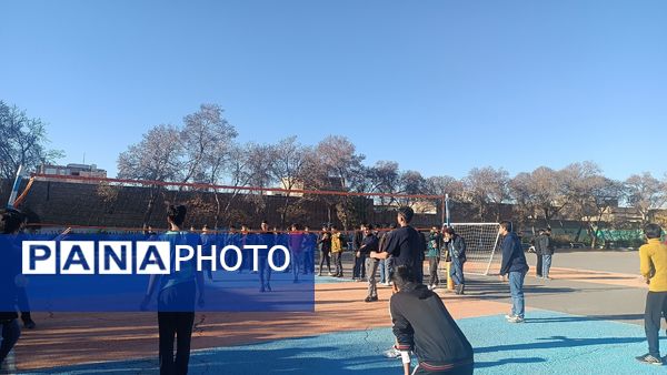 دومین روز از مسابقات گروهی والیبال در دبیرستان شاهد ابوذر گروهی